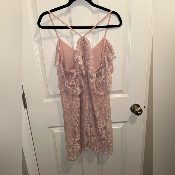 Beautiful Lace Short Dress - Picture 5 of 13